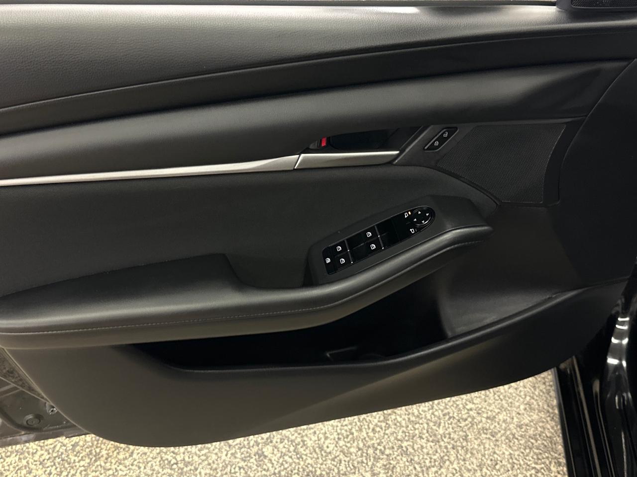 2025 Mazda MAZDA3 GX Photo