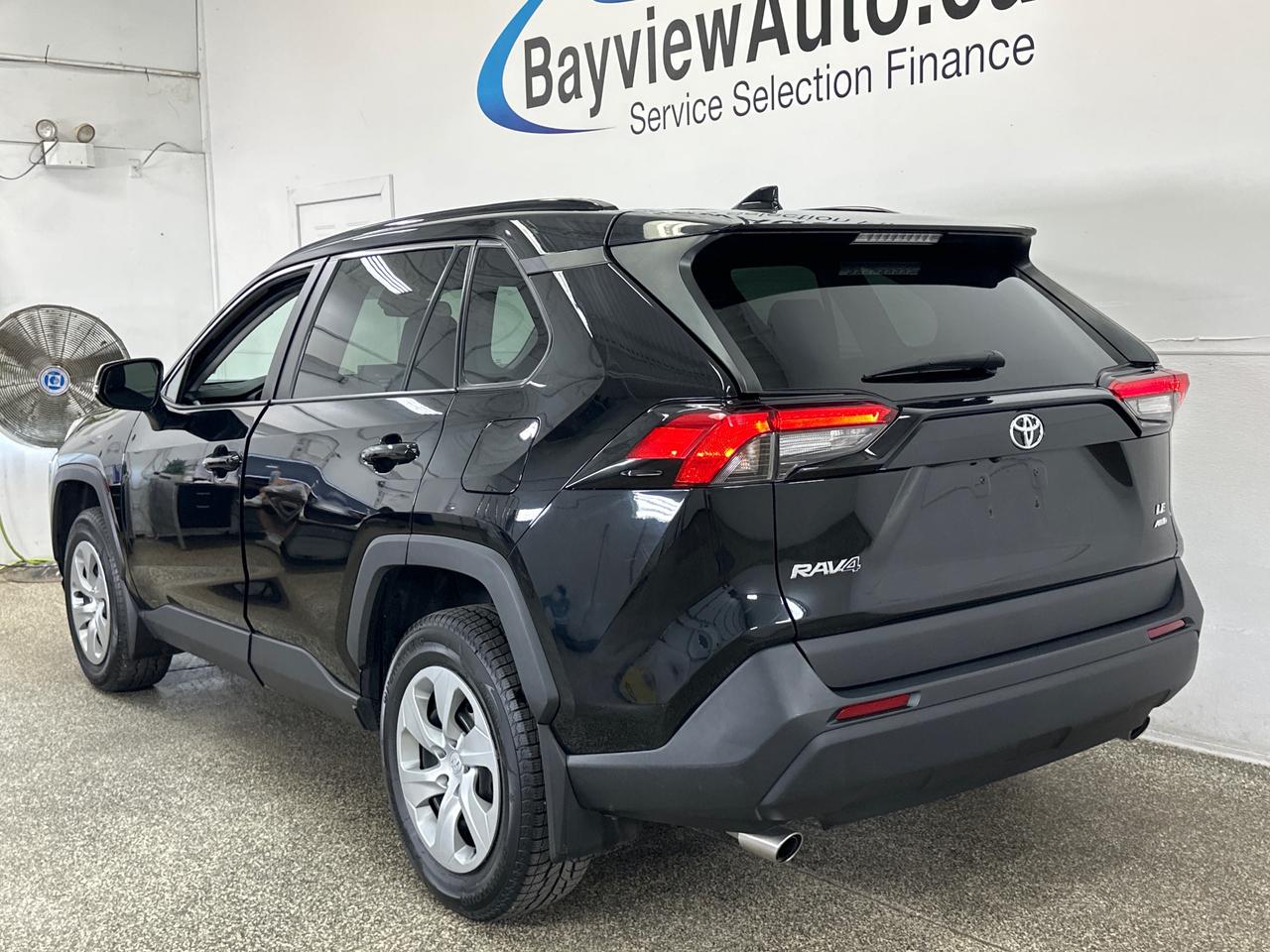 2021 Toyota RAV4 LE Photo