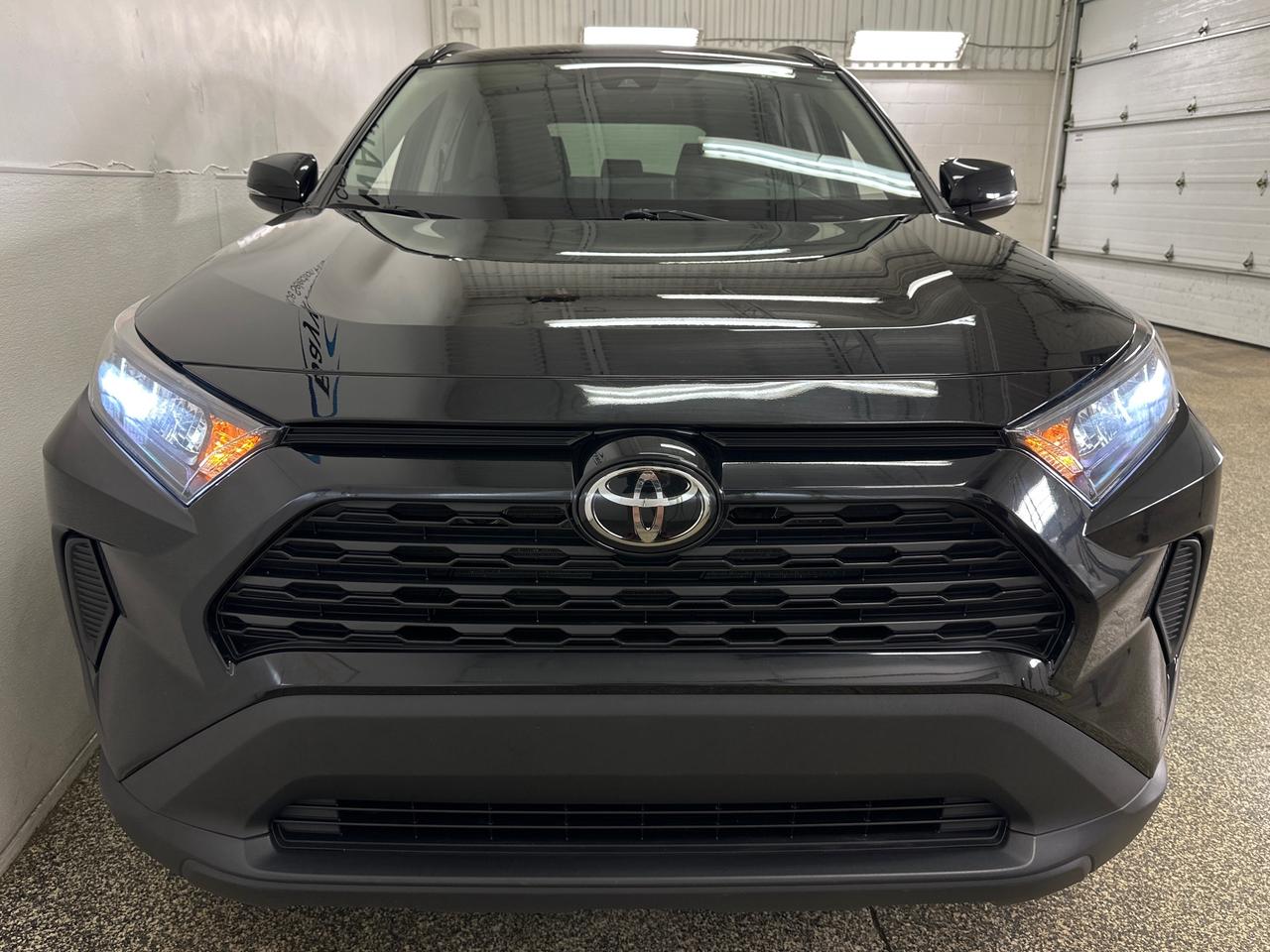 2021 Toyota RAV4 LE Photo