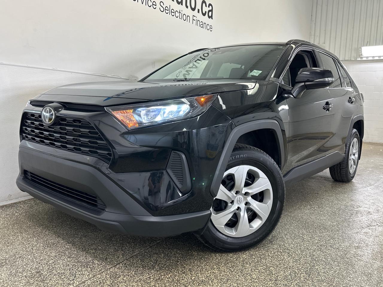 2021 Toyota RAV4 LE Photo