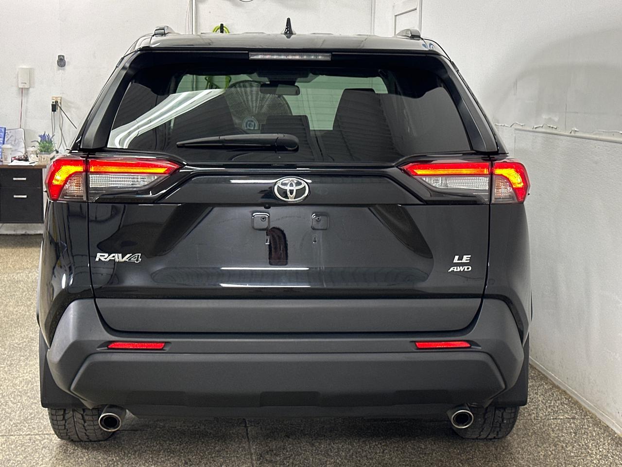 2021 Toyota RAV4 LE Photo
