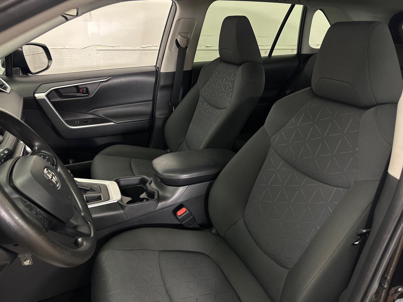 2021 Toyota RAV4 LE Photo