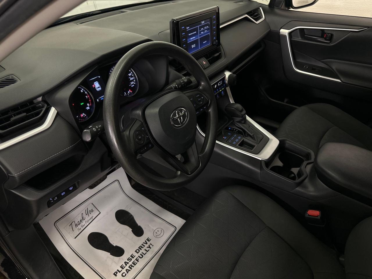 2021 Toyota RAV4 LE Photo