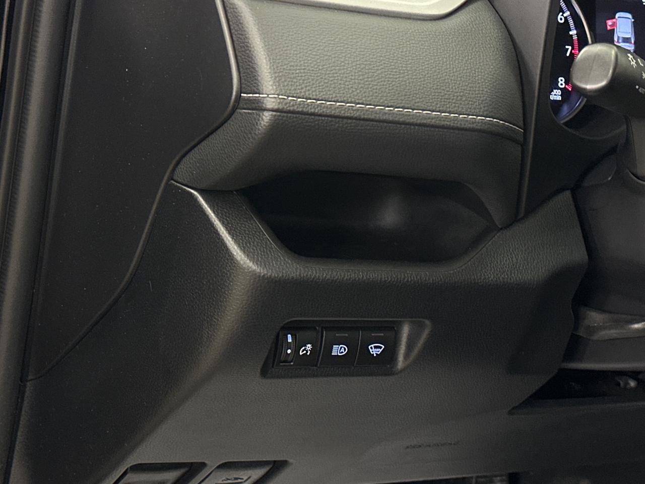 2021 Toyota RAV4 LE Photo
