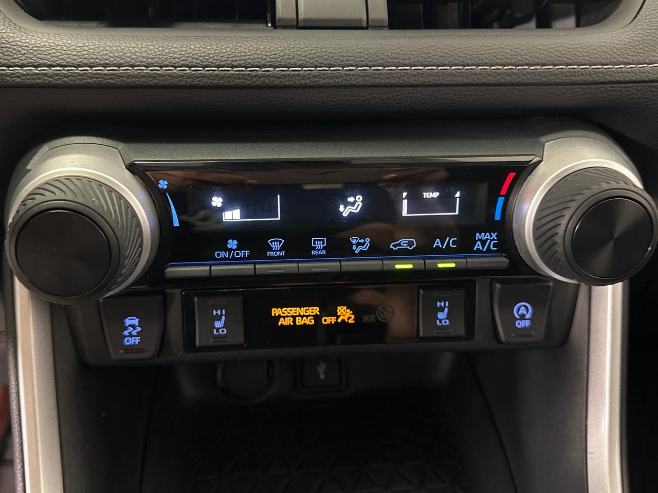 2021 Toyota RAV4 LE Photo