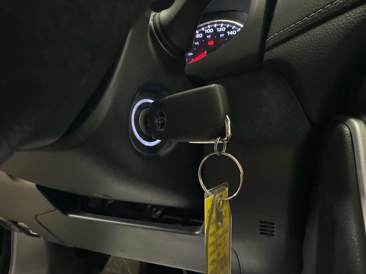 2021 Toyota RAV4 LE Photo