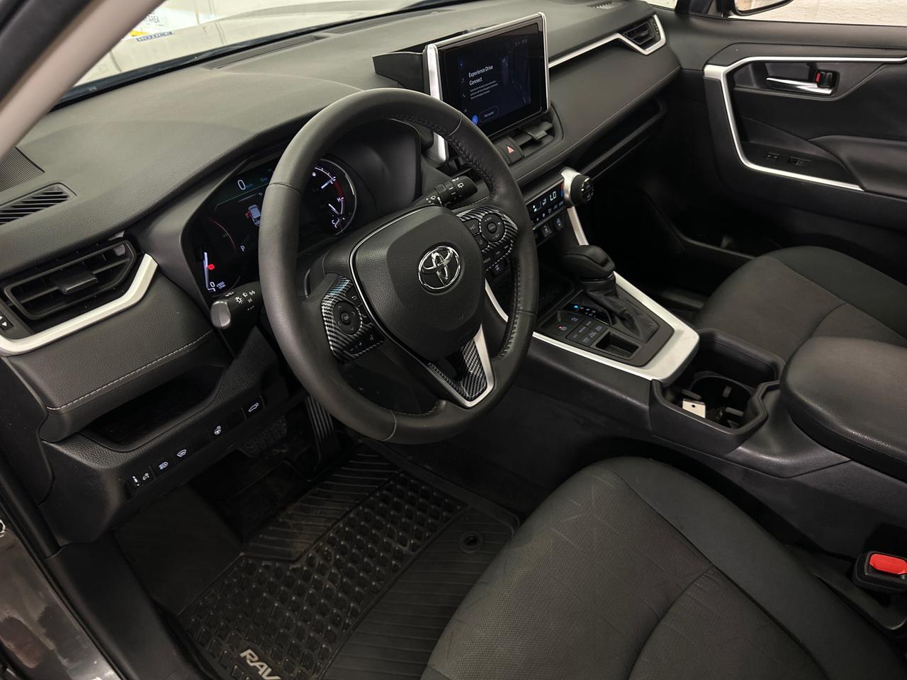 2024 Toyota RAV4 XLE Photo