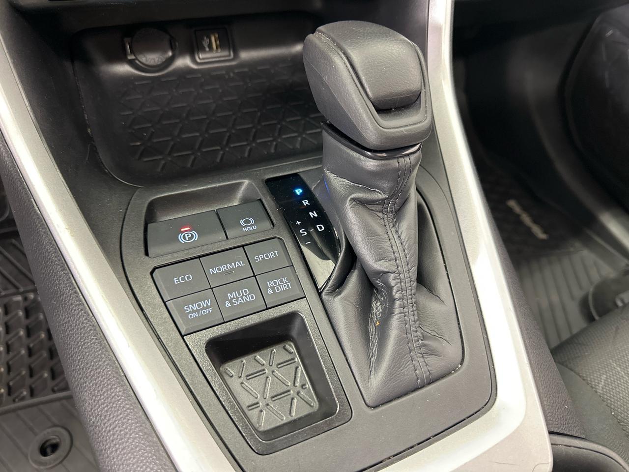 2024 Toyota RAV4 XLE Photo
