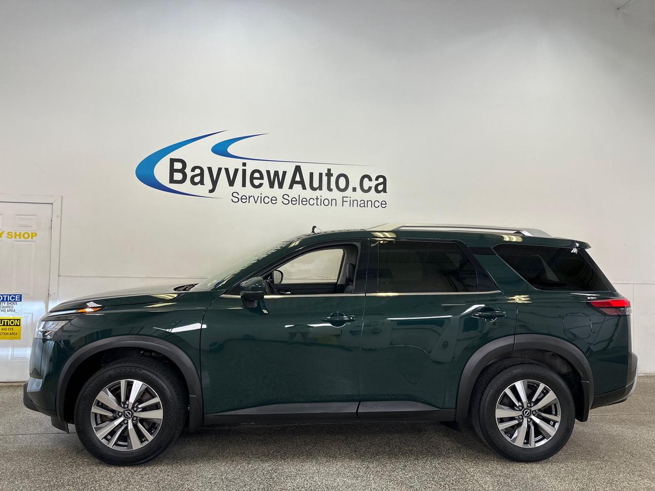 2022 Nissan Pathfinder SL Photo
