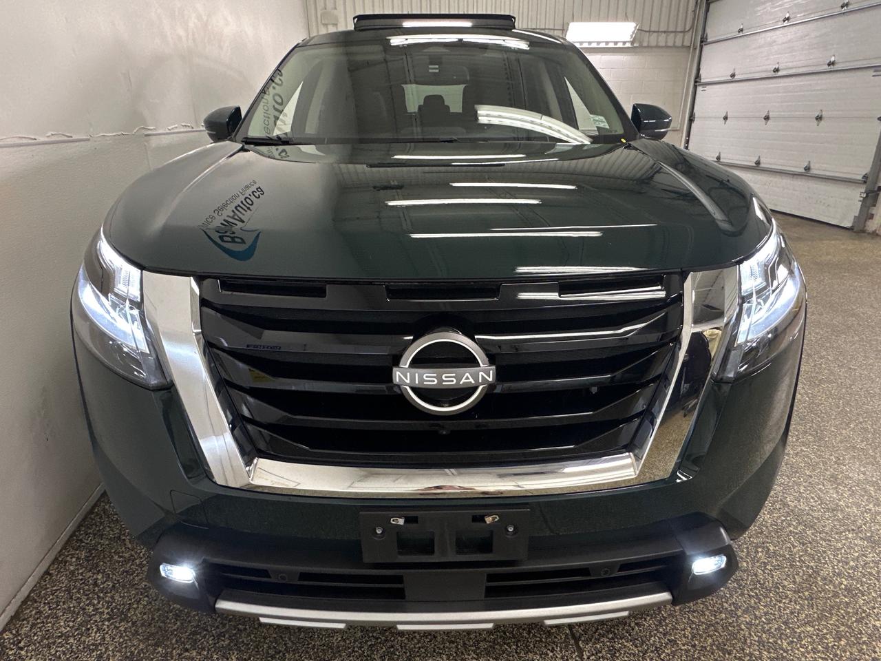 2022 Nissan Pathfinder SL Photo