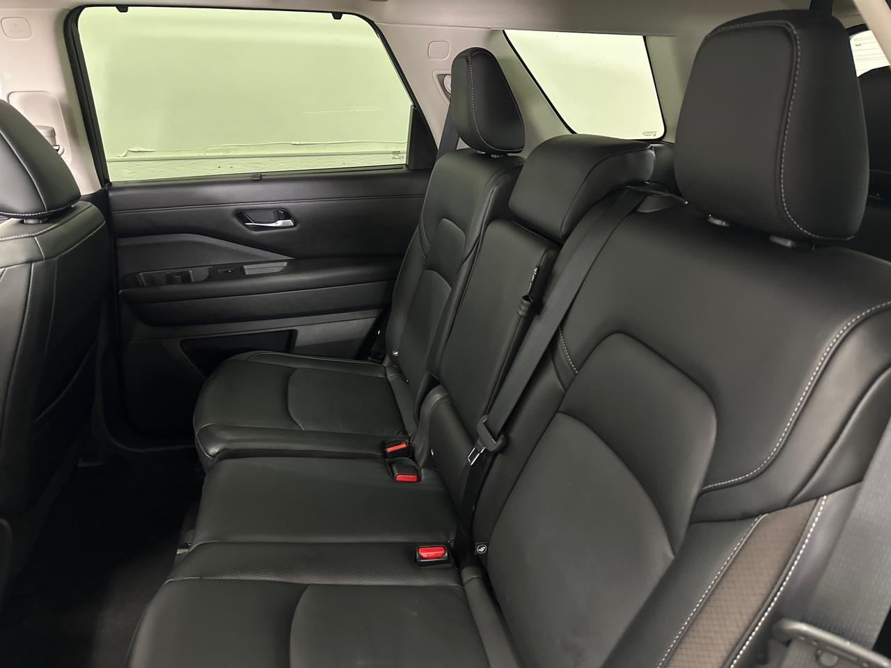 2022 Nissan Pathfinder SL Photo