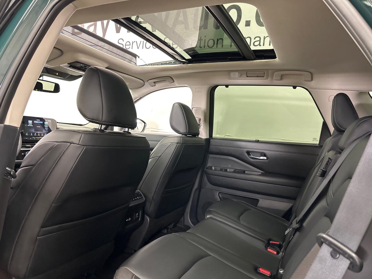 2022 Nissan Pathfinder SL Photo