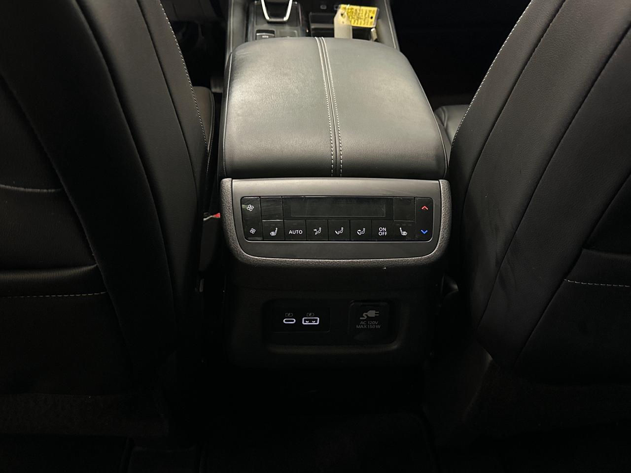 2022 Nissan Pathfinder SL Photo
