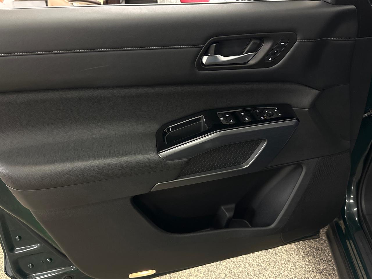 2022 Nissan Pathfinder SL Photo