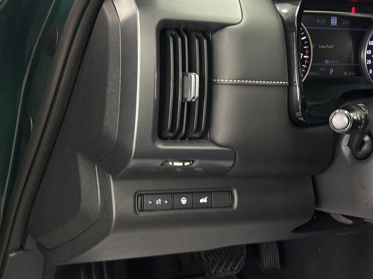 2022 Nissan Pathfinder SL Photo