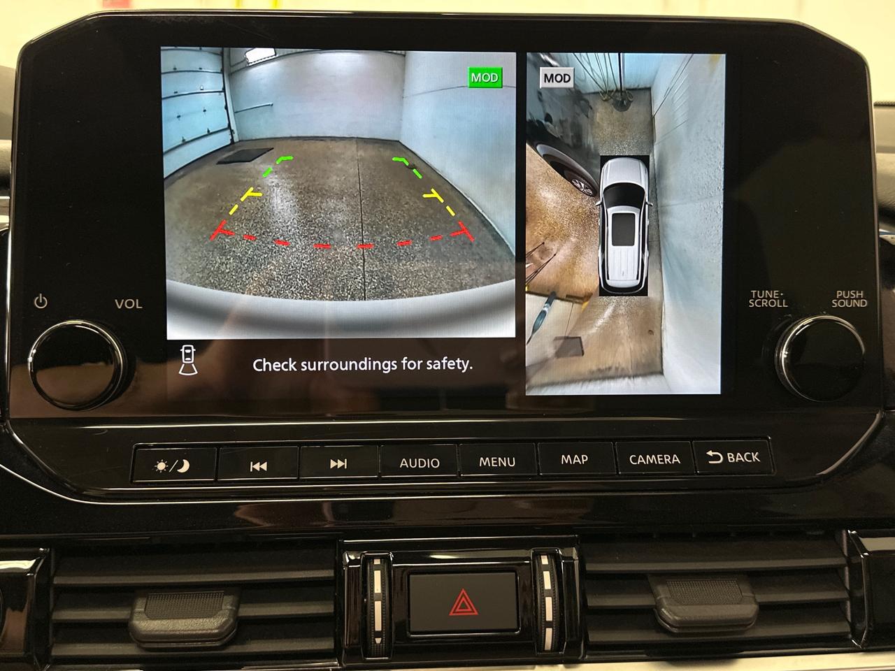 2022 Nissan Pathfinder SL Photo