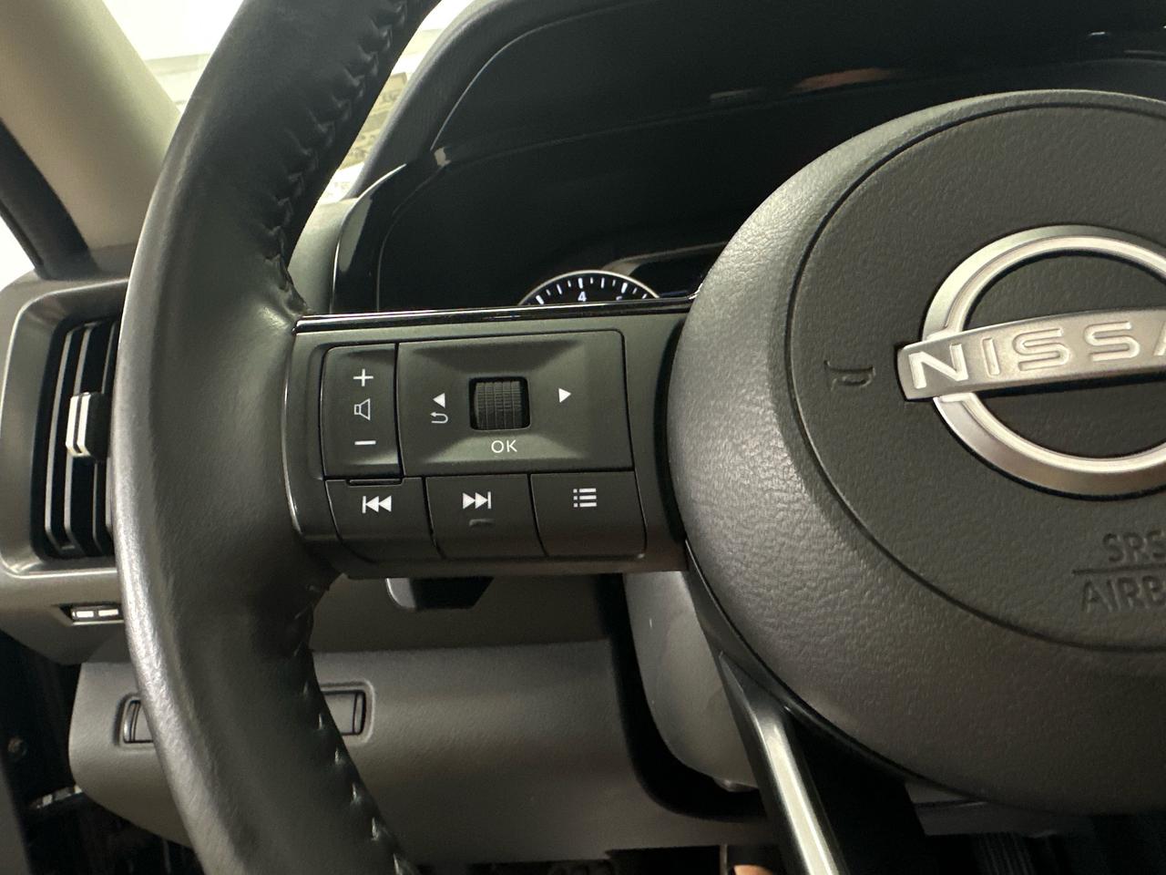 2022 Nissan Pathfinder SL Photo