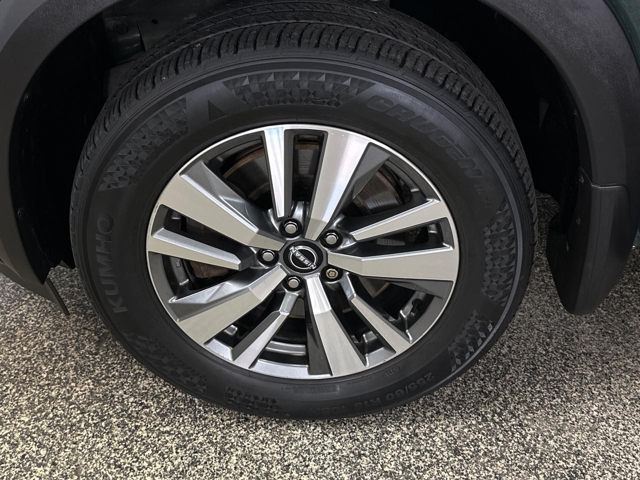 2022 Nissan Pathfinder SL Photo