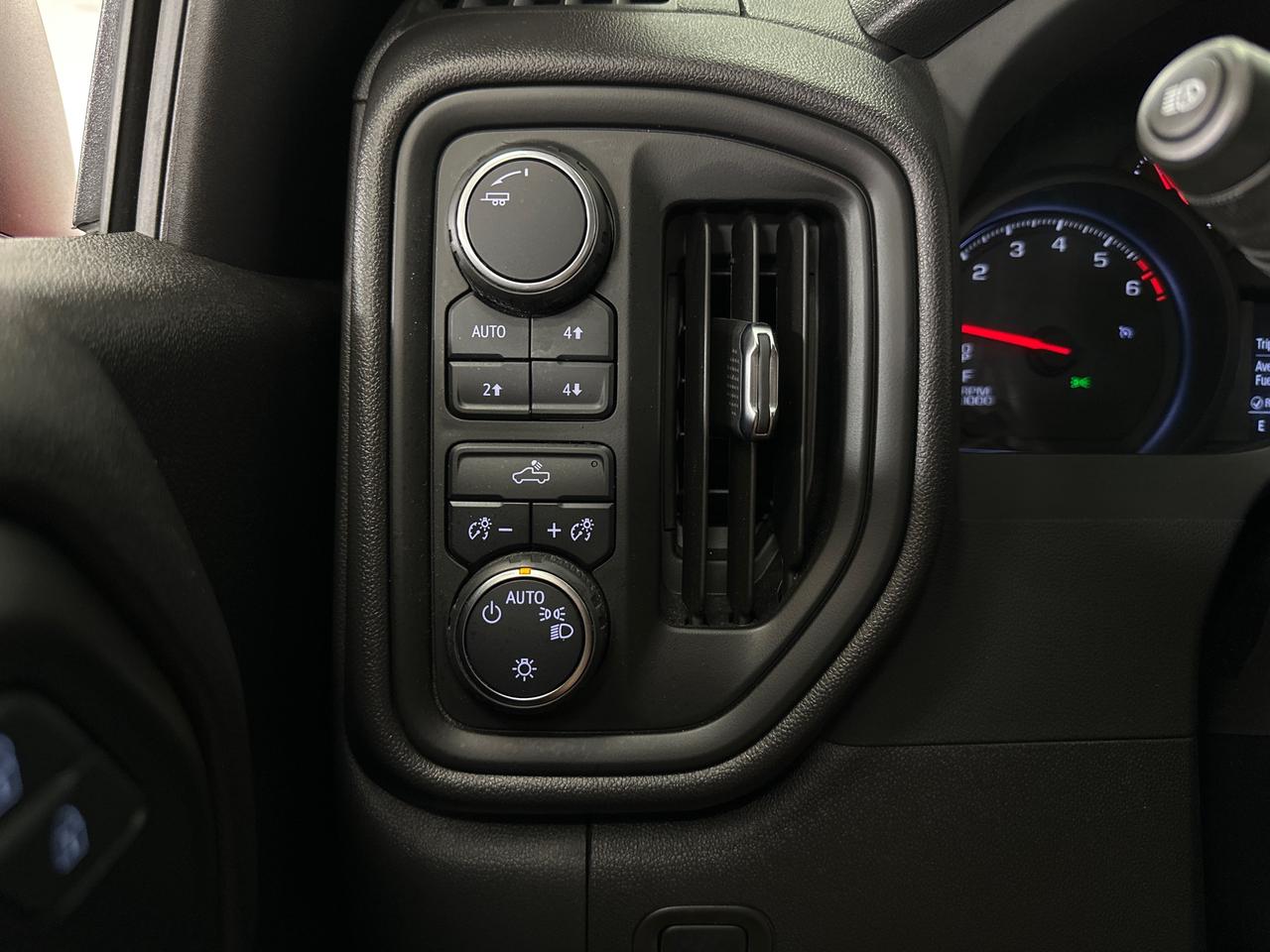 2024 Chevrolet Silverado 1500 Custom Trail Boss Photo