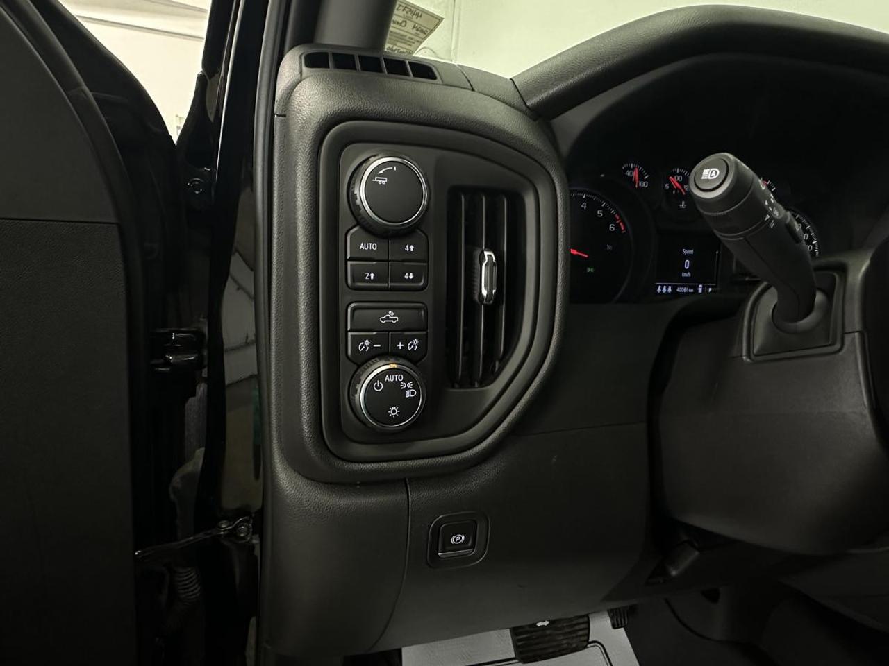 2024 Chevrolet Silverado 1500 Custom Trail Boss Photo