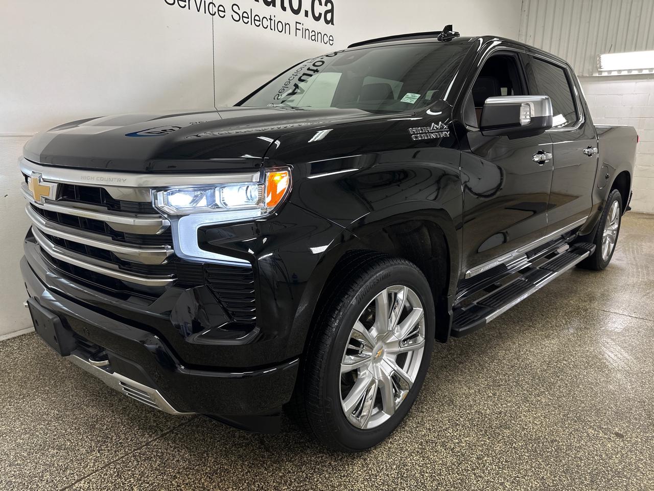2024 Chevrolet Silverado 1500 High Country Photo2