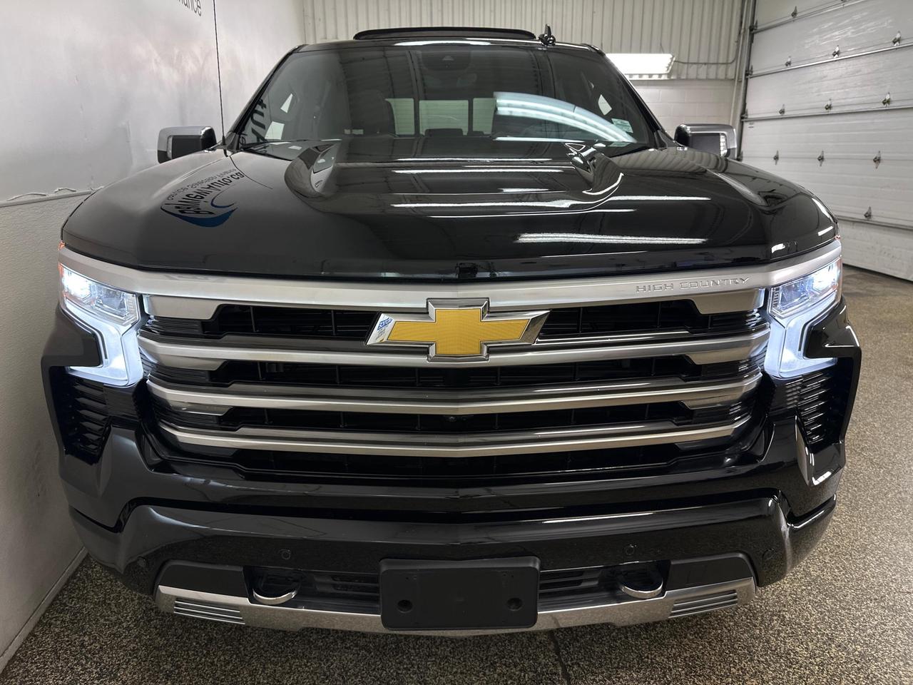 2024 Chevrolet Silverado 1500 High Country 5.3L - 32KM/ROOF/OFF 1 OWNER GMAC LEASE Photo1