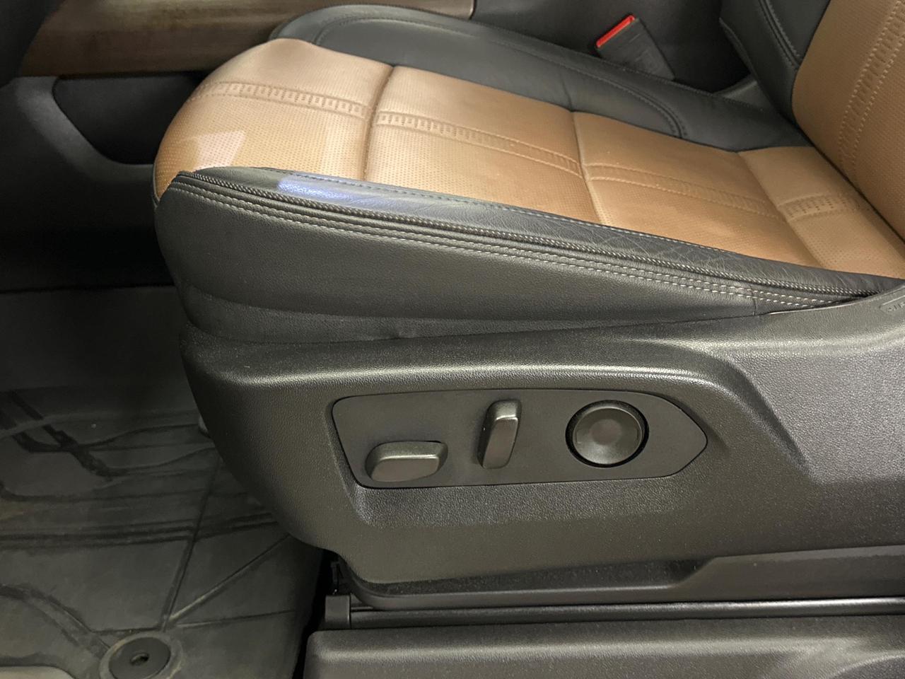 2024 Chevrolet Silverado 1500 High Country 5.3L - 32KM/ROOF/OFF 1 OWNER GMAC LEASE Photo