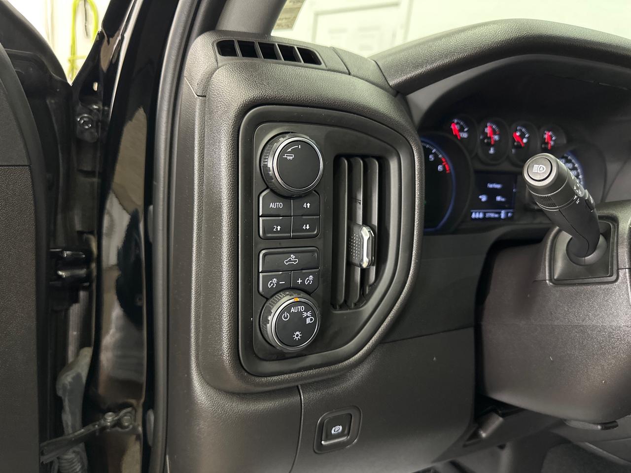 2024 Chevrolet Silverado 1500 Custom Trail Boss Photo