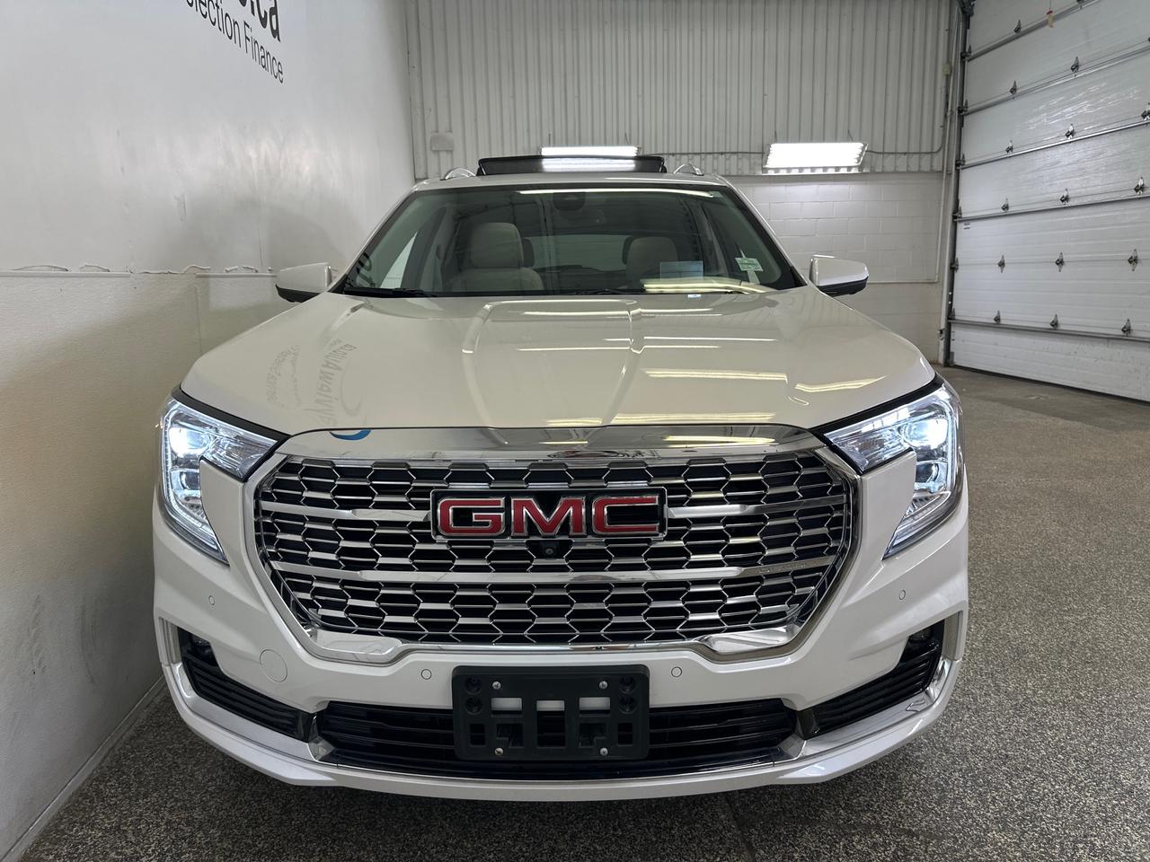 2024 GMC Terrain Denali Photo2