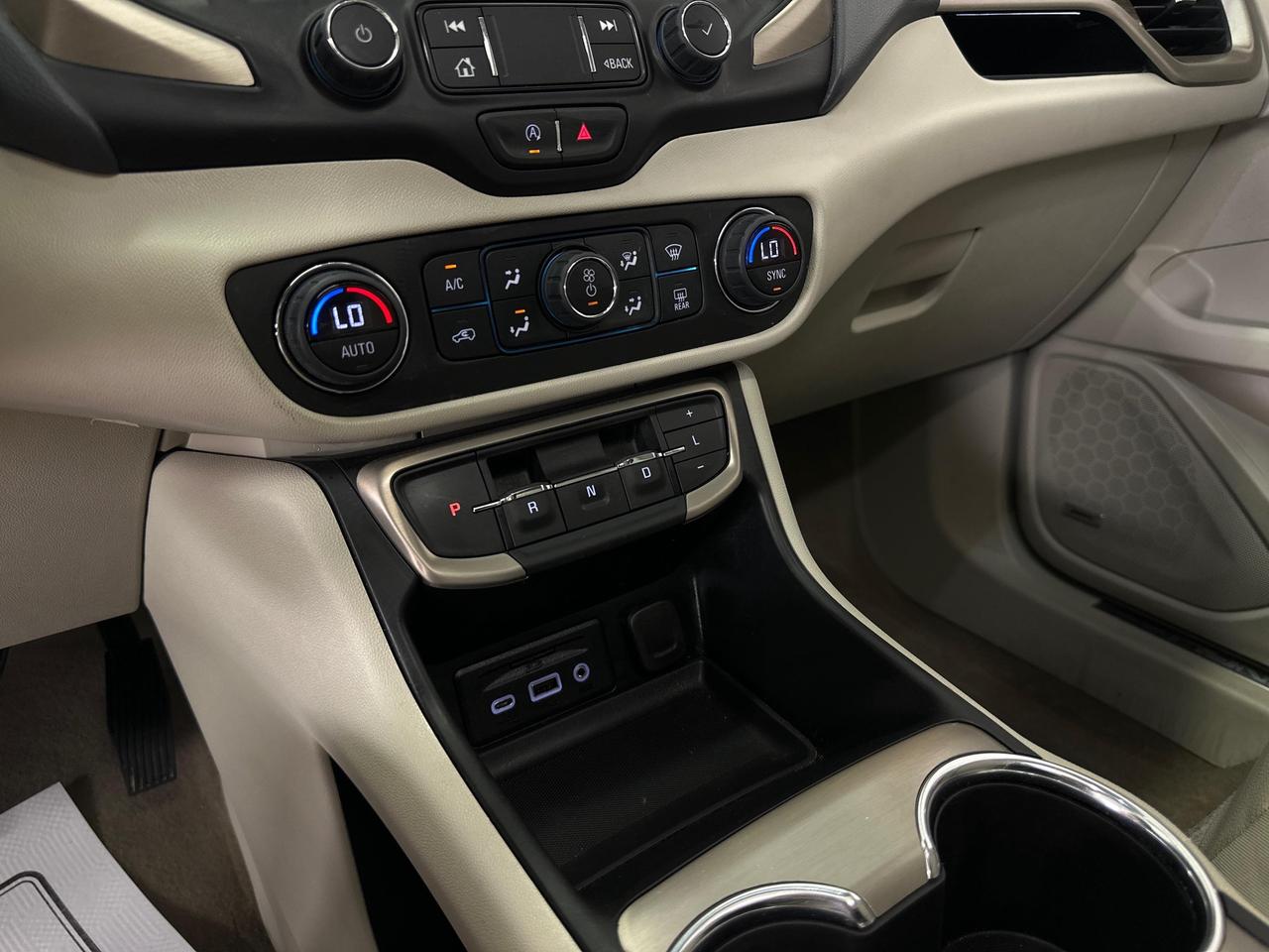 2024 GMC Terrain Denali - AWD/PANO ROOF/LEATHER/NAV/19KM/OFF LEASE Photo
