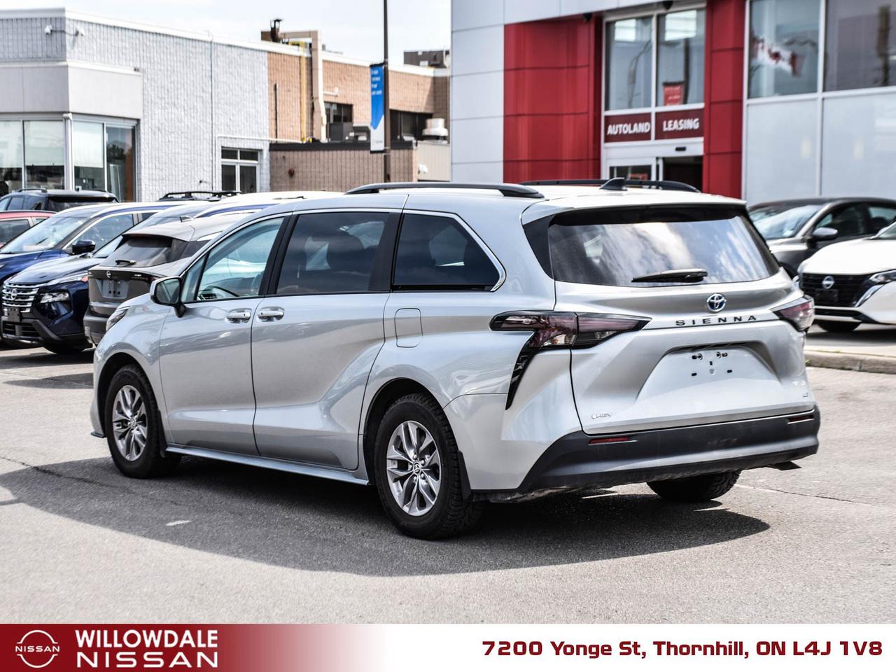 2025 Toyota Sienna LE 8-Passenger 4dr Front-Wheel Drive Passenger Van Photo