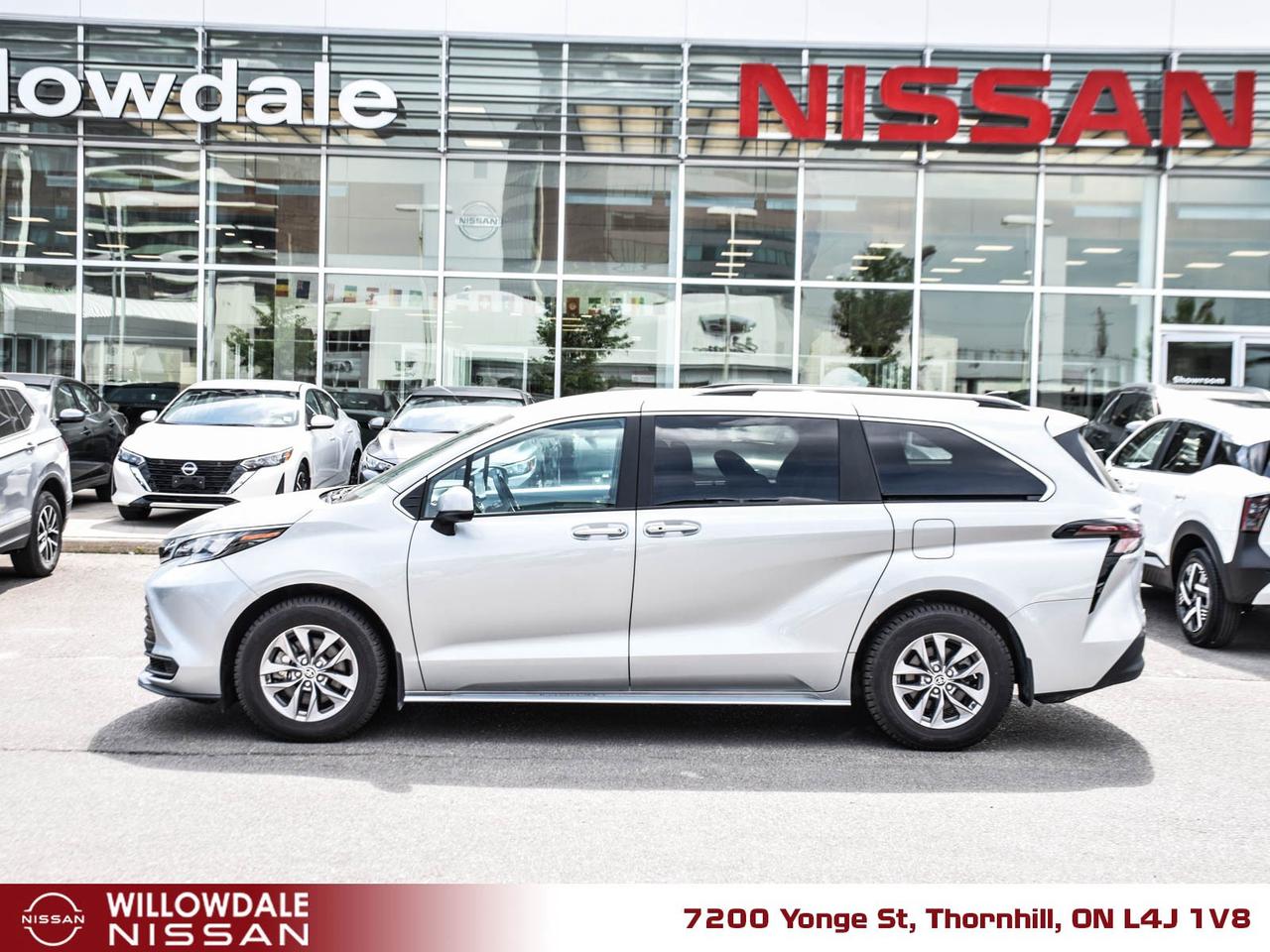 2025 Toyota Sienna LE 8-Passenger 4dr Front-Wheel Drive Passenger Van Photo2