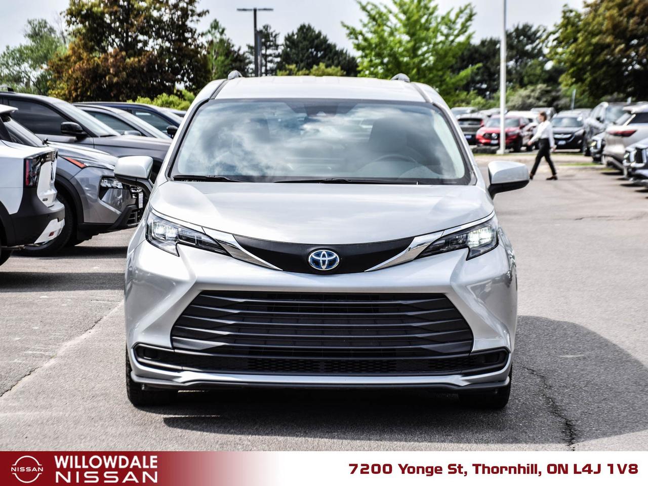 2025 Toyota Sienna LE 8-Passenger 4dr Front-Wheel Drive Passenger Van Photo