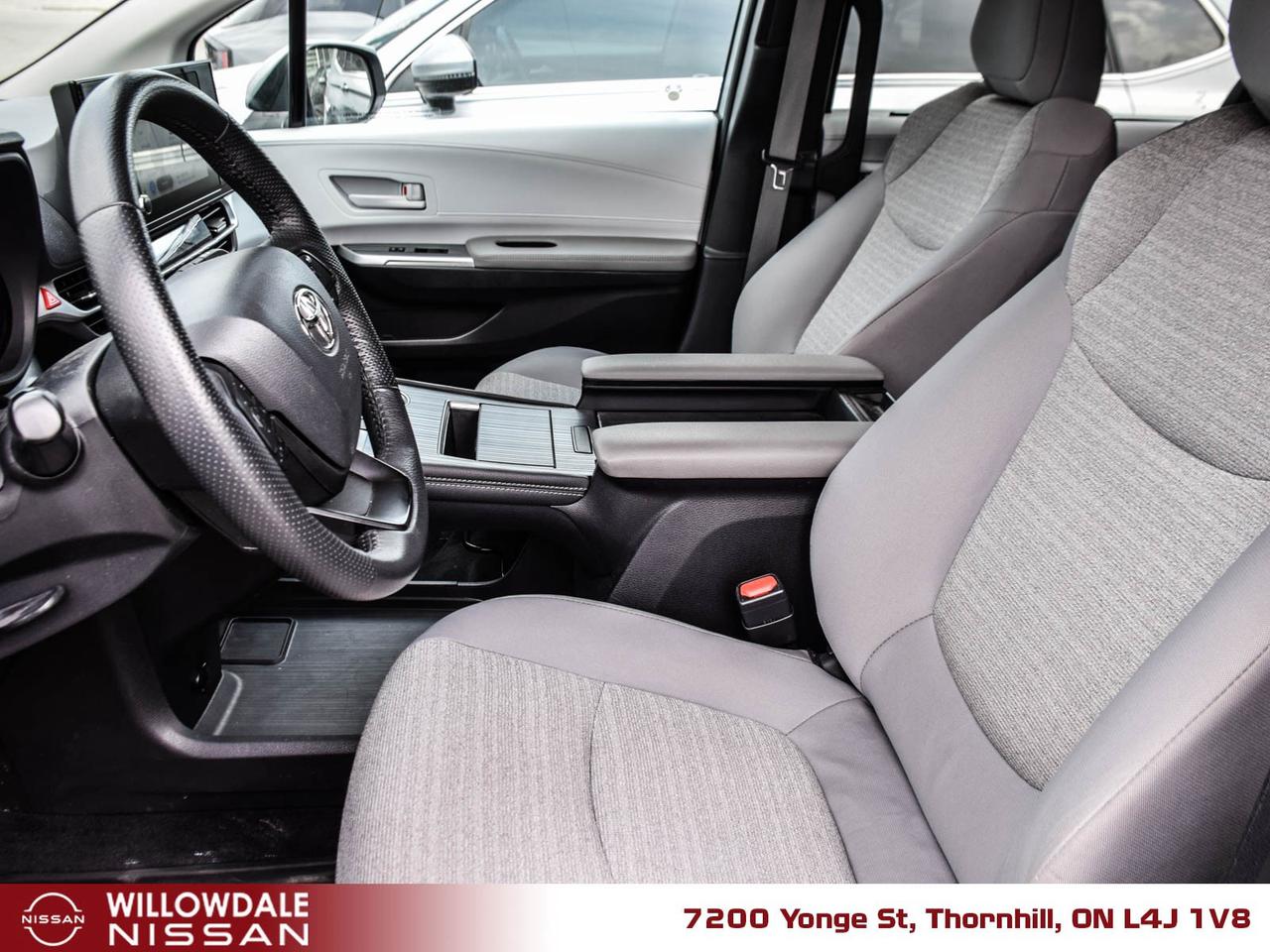 2025 Toyota Sienna LE 8-Passenger 4dr Front-Wheel Drive Passenger Van Photo