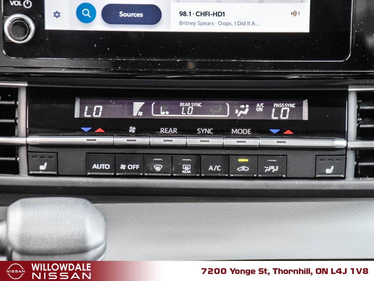 2025 Toyota Sienna LE 8-Passenger 4dr Front-Wheel Drive Passenger Van Photo