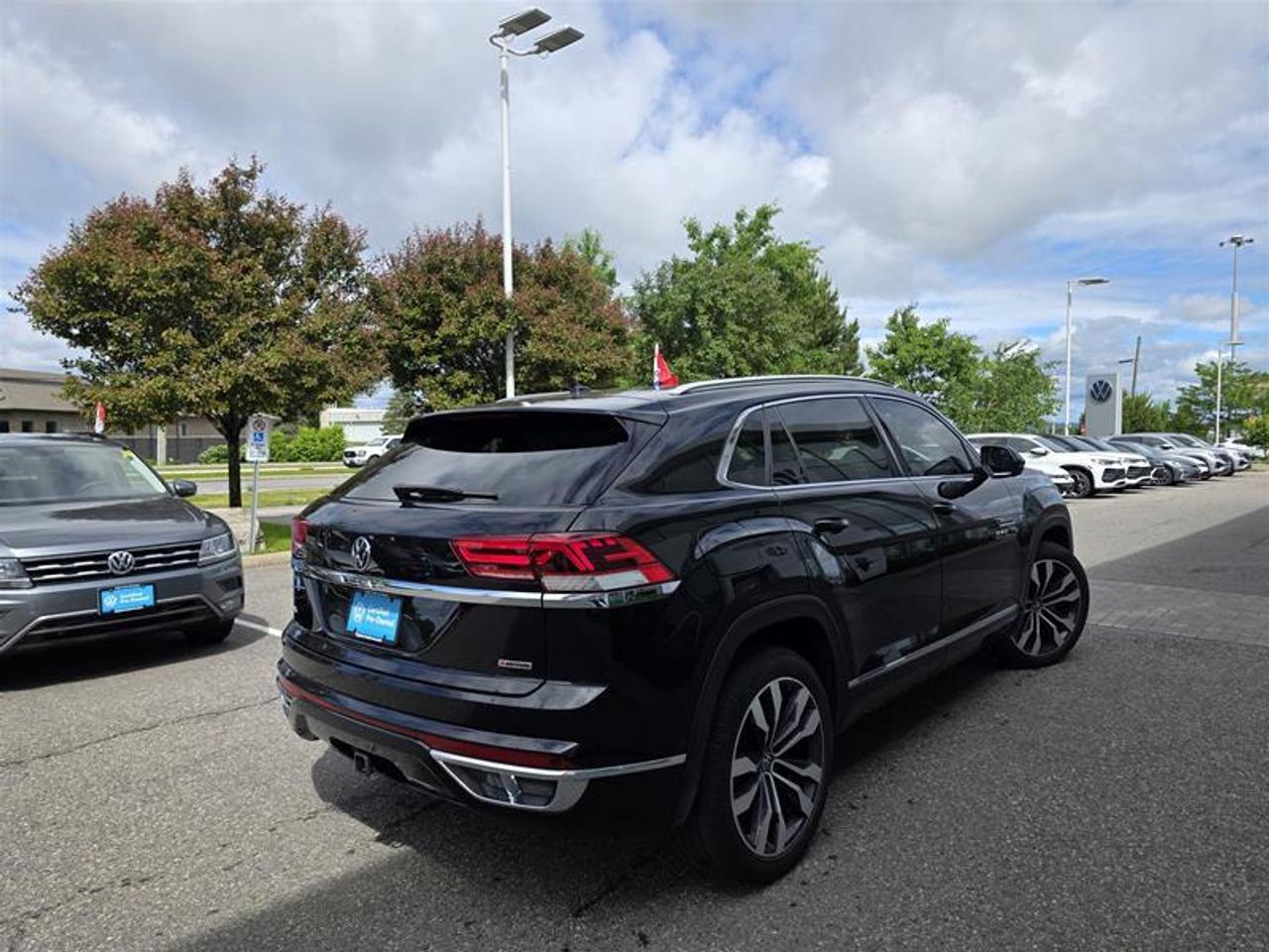 2022 Volkswagen Atlas Cross Sport Execline 3.6L 8sp at w/Tip 4MOTION Photo