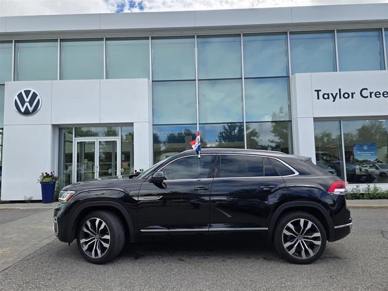 2022 Volkswagen Atlas Cross Sport Execline 3.6L 8sp at w/Tip 4MOTION Photo