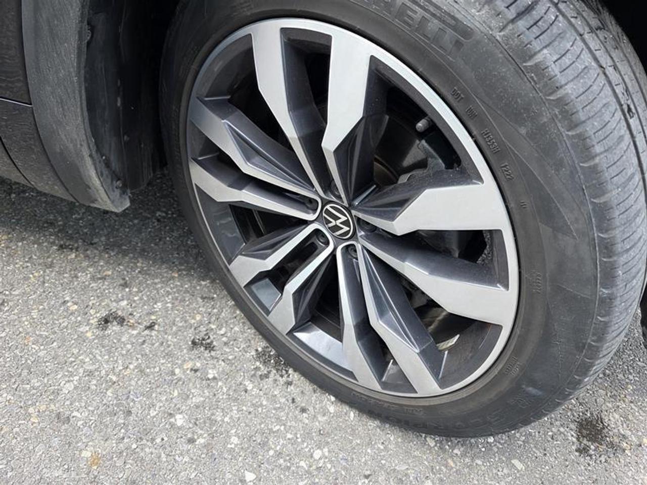 2022 Volkswagen Atlas Cross Sport Execline 3.6L 8sp at w/Tip 4MOTION Photo