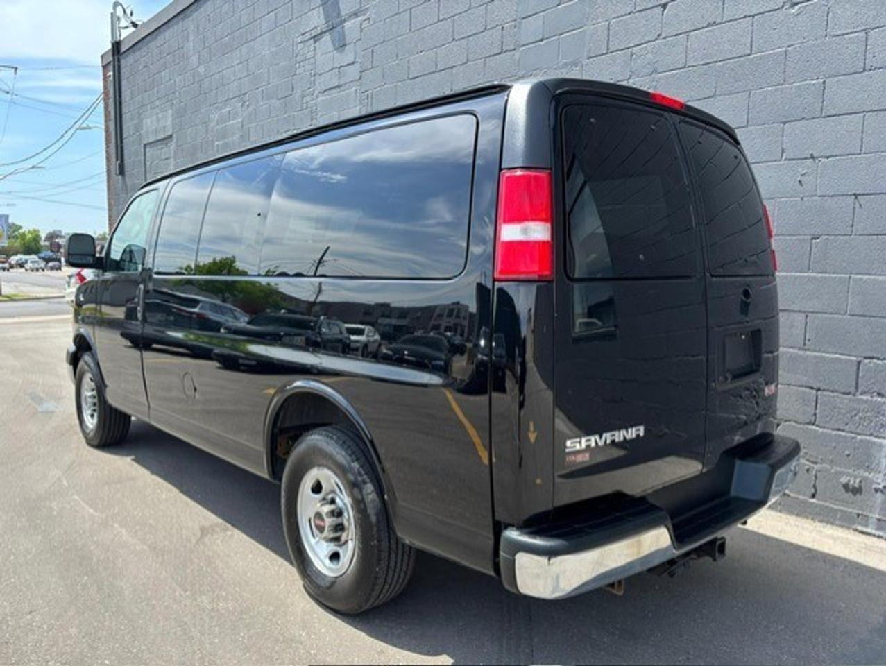 2019 GMC Savana Passenger LT 2500 **12 PASSENGER-NAVIGATION-CAMERA-TOW PKG** Photo2