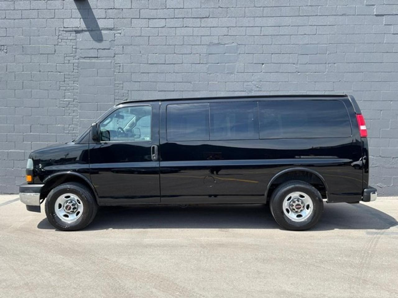 2019 GMC Savana Passenger LT 2500 **12 PASSENGER-NAVIGATION-CAMERA-TOW PKG** Photo