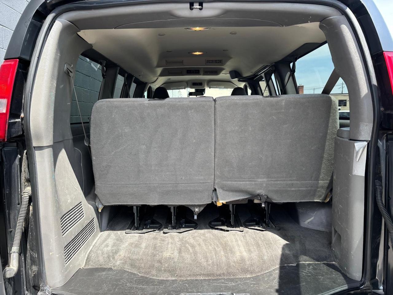 2019 GMC Savana Passenger LT 2500 **12 PASSENGER-NAVIGATION-CAMERA-TOW PKG** Photo