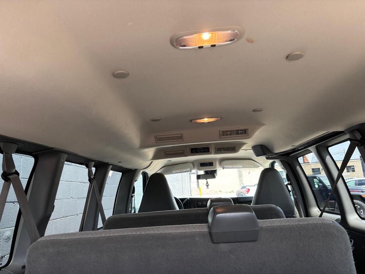 2019 GMC Savana Passenger LT 2500 **12 PASSENGER-NAVIGATION-CAMERA-TOW PKG** Photo