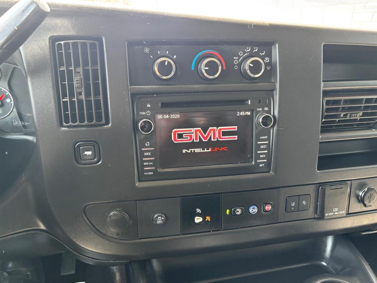 2019 GMC Savana Passenger LT 2500 **12 PASSENGER-NAVIGATION-CAMERA-TOW PKG** Photo