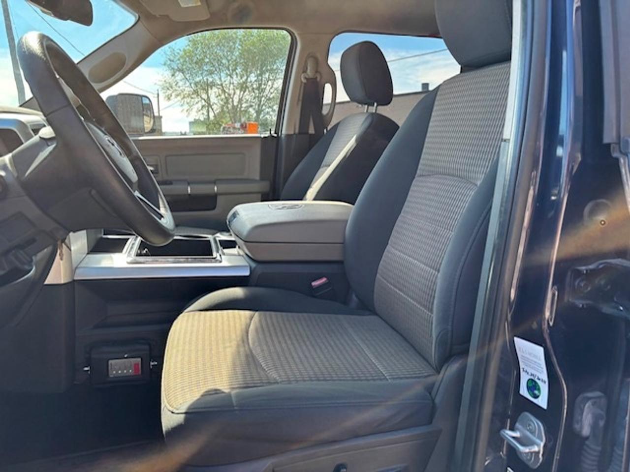 2012 RAM 3500 SLT 4WD 6.7L CUMMINS DIESEL-1 GOVT OWNER-CREW CAB! Photo
