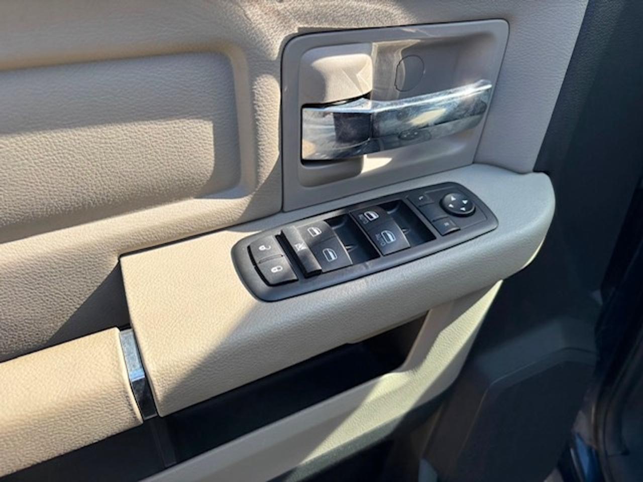 2012 RAM 3500 SLT 4WD 6.7L CUMMINS DIESEL-1 GOVT OWNER-CREW CAB! Photo