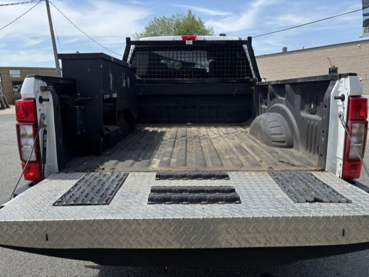 2022 Ford F-250 XLT 4WD **ONLY 63,000KM-1 OWNER-CREW CAB-6.75' BOX Photo