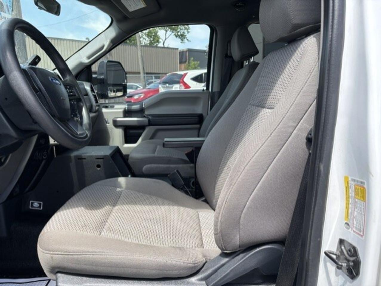 2022 Ford F-250 XLT 4WD **ONLY 63,000KM-1 OWNER-CREW CAB-6.75' BOX Photo
