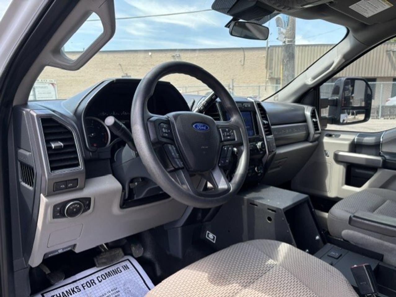 2022 Ford F-250 XLT 4WD **ONLY 63,000KM-1 OWNER-CREW CAB-6.75' BOX Photo