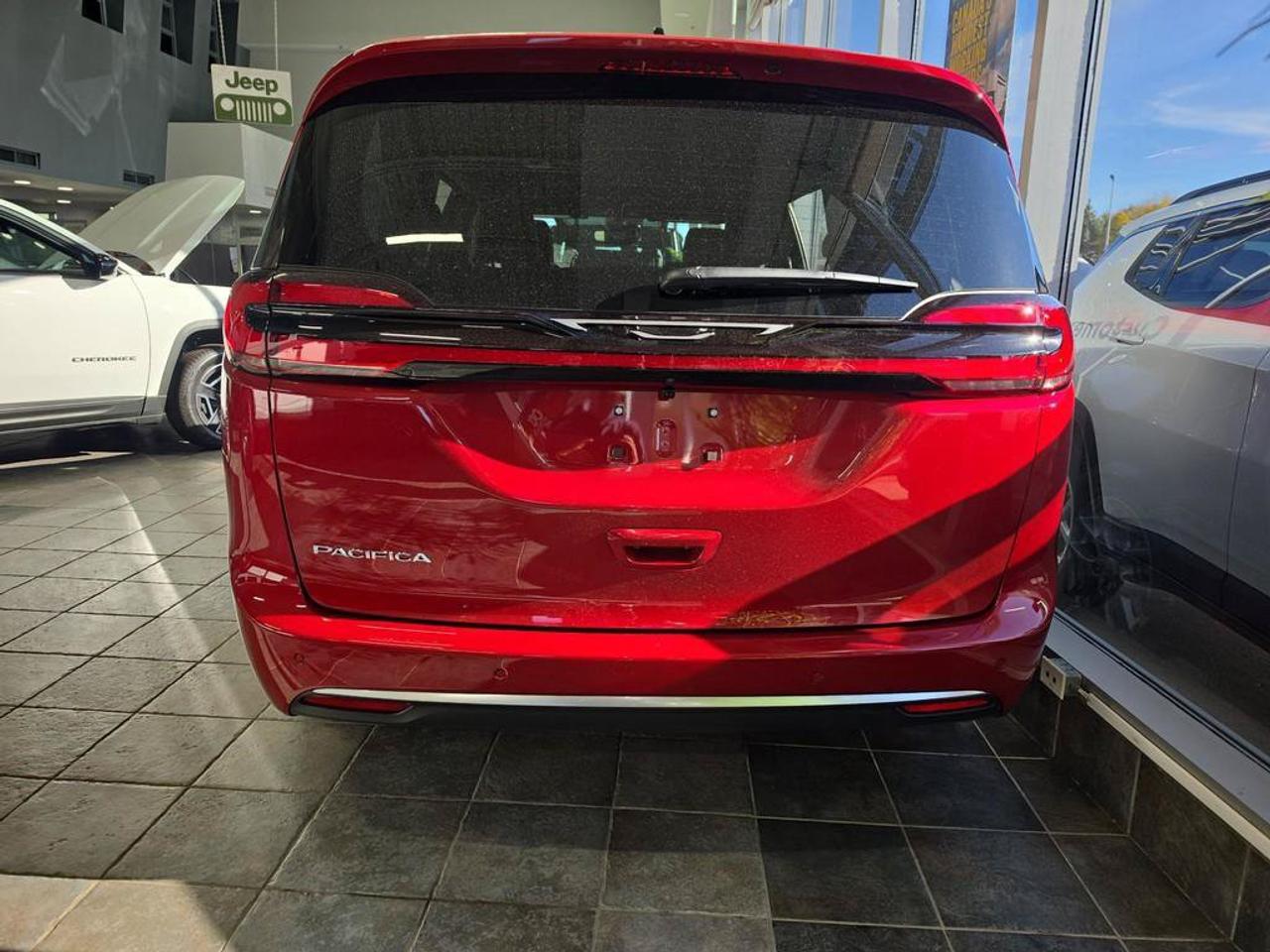 2027 Chrysler Pacifica Select | V6 | Leather Seats |Remote start | Photo