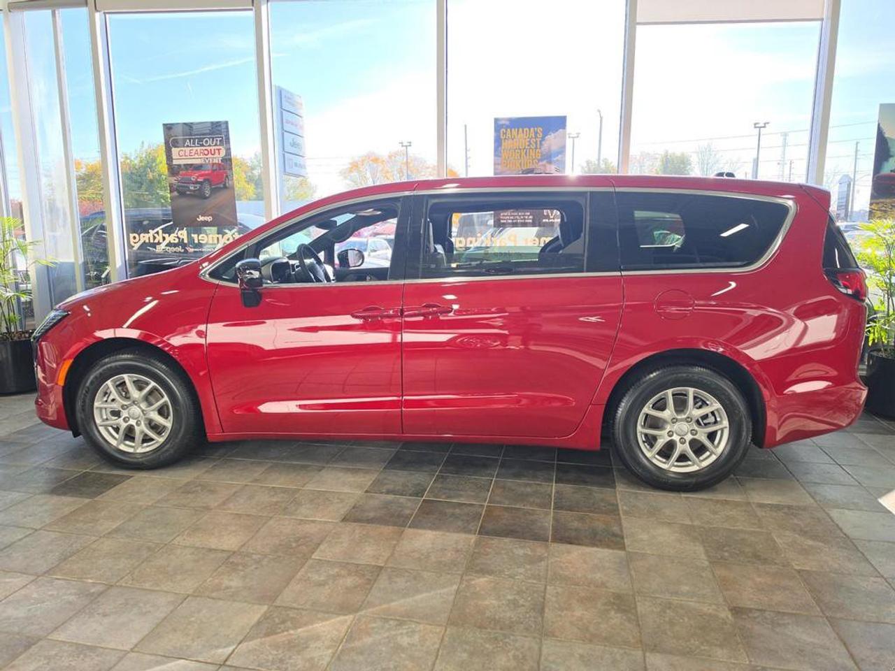 2027 Chrysler Pacifica Select | V6 | Leather Seats |Remote start | Photo